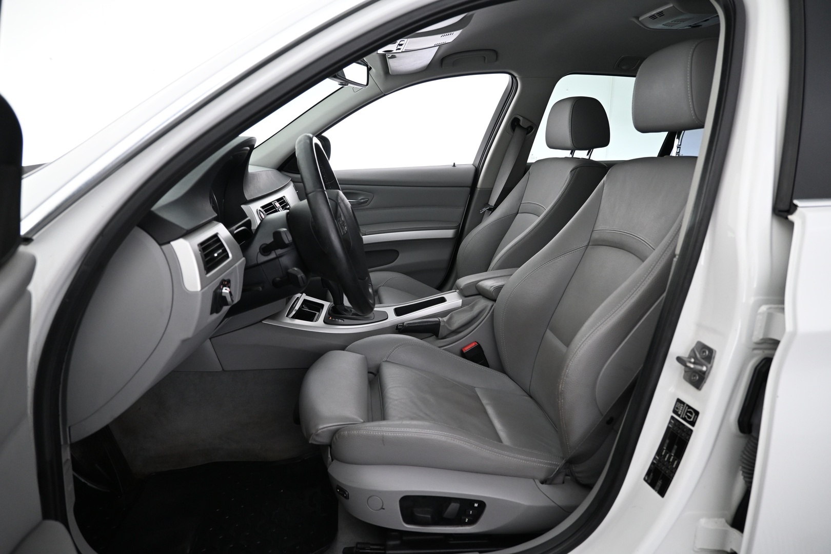 BMW 330 2011