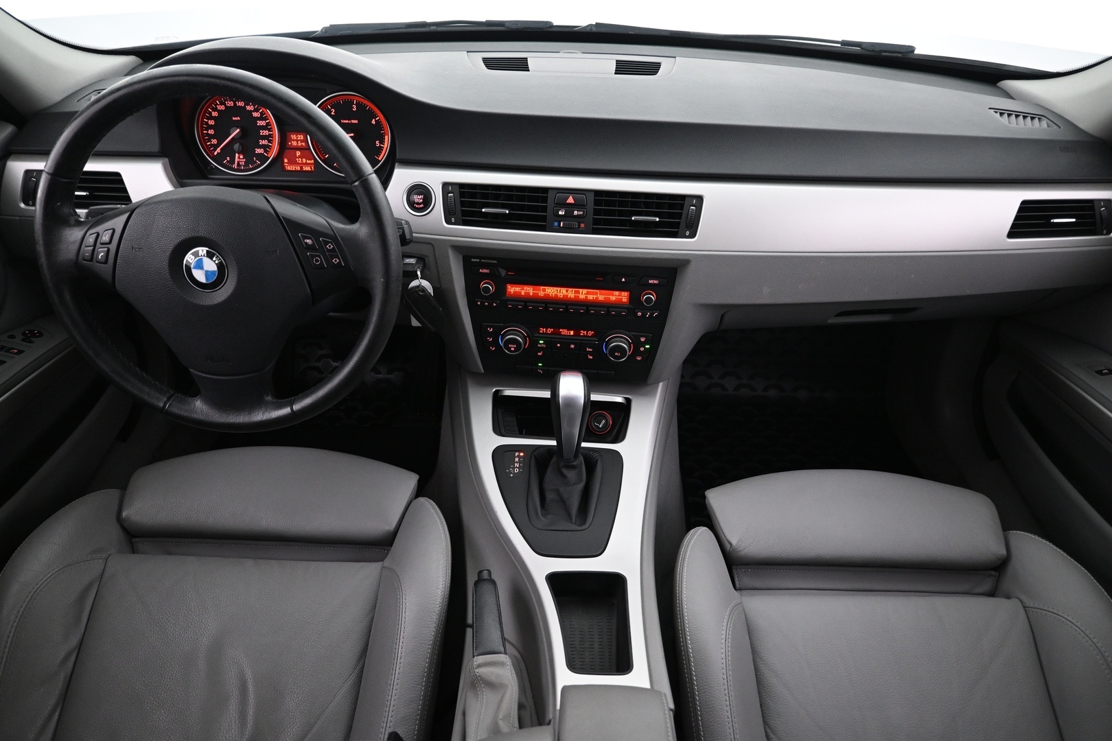 BMW 330 2011