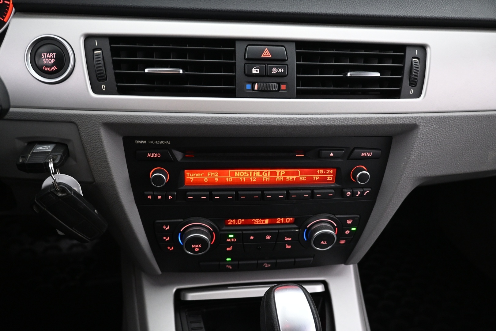 BMW 330 2011