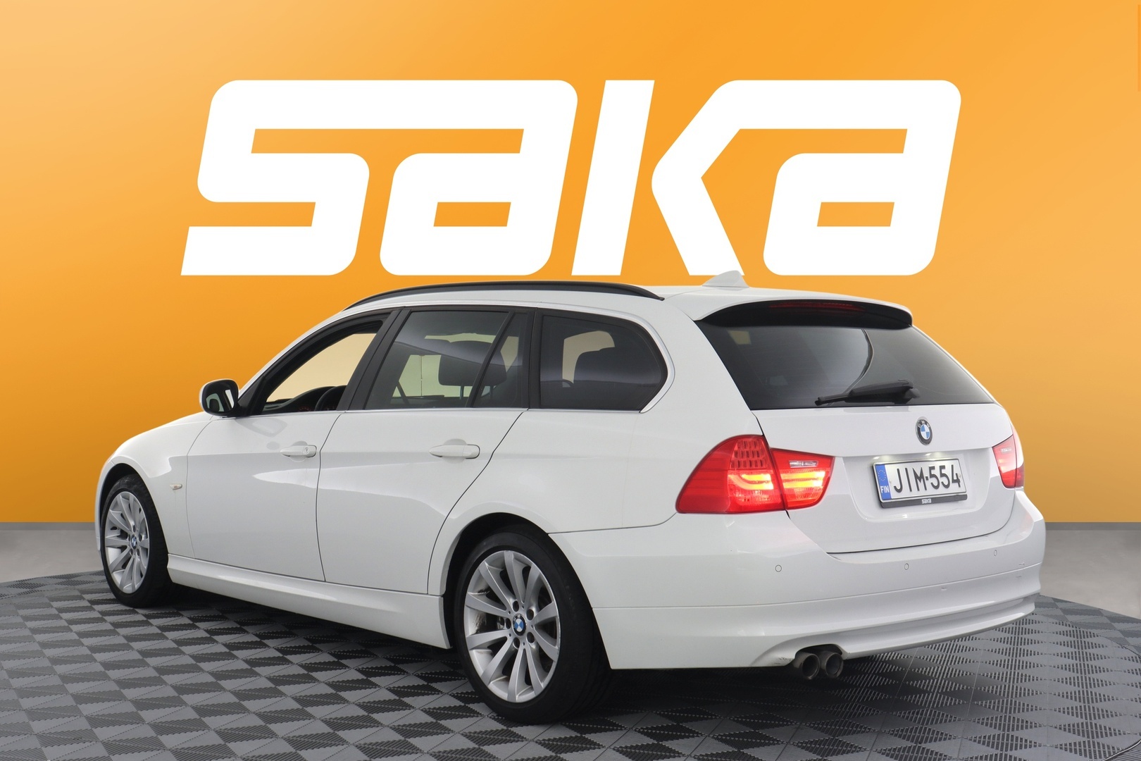 BMW 330 2011