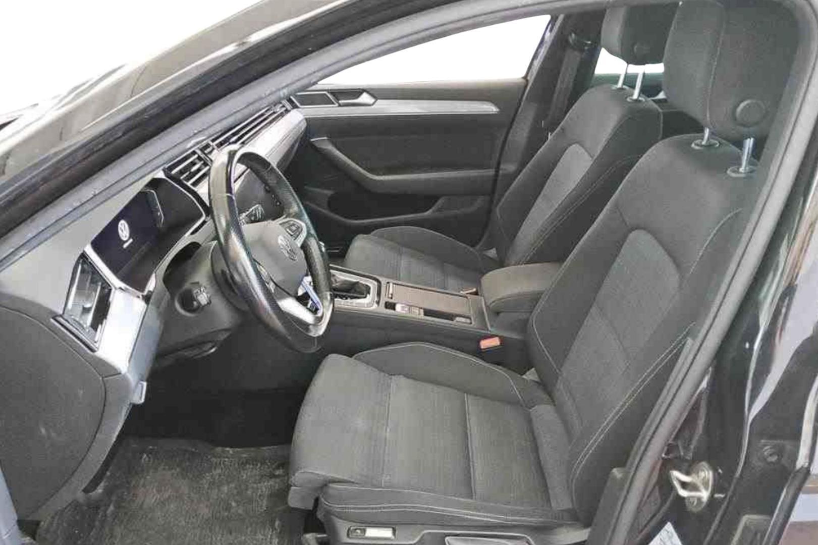 VOLKSWAGEN Passat 2022