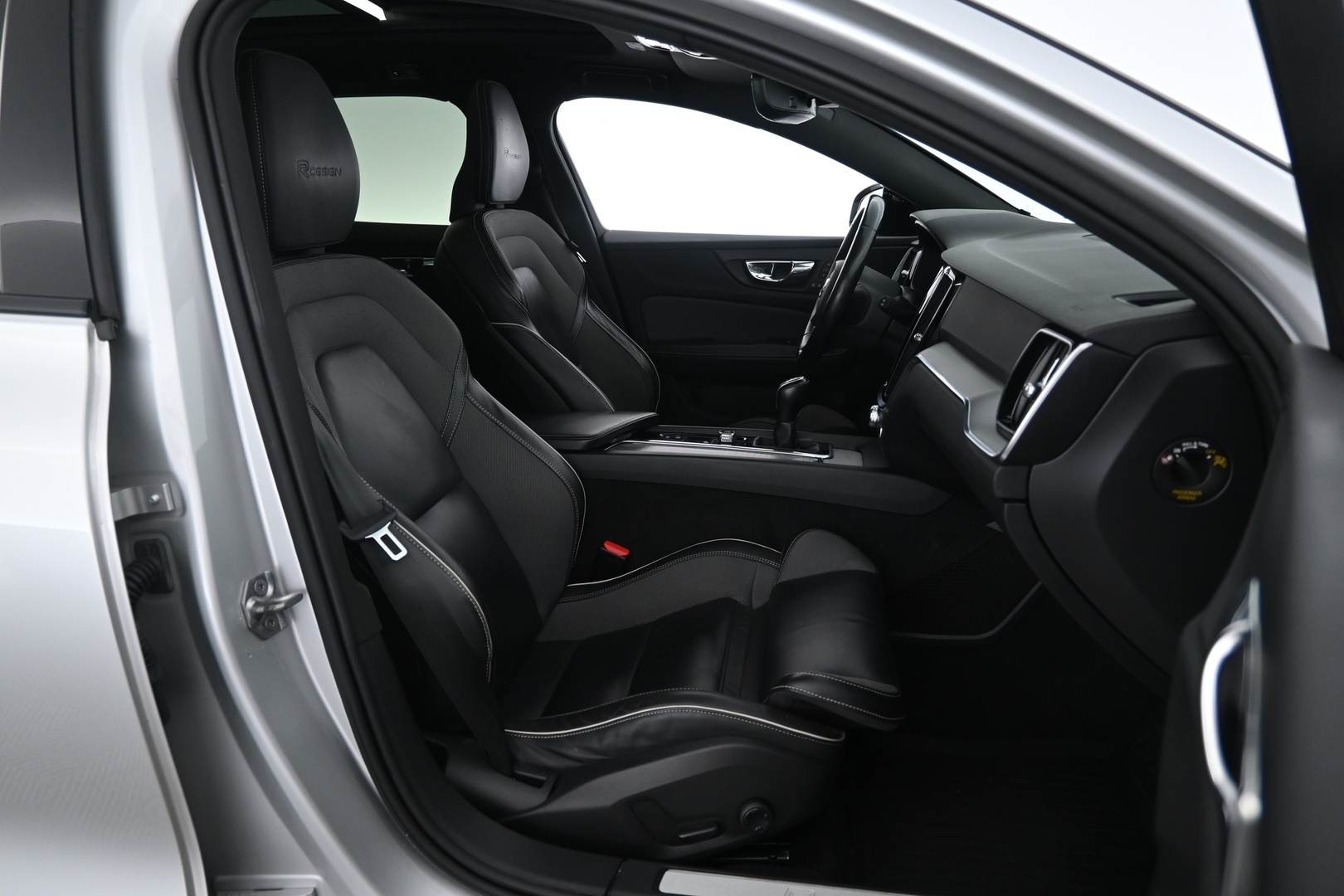 VOLVO V60 2020