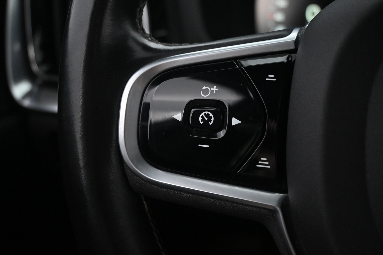 VOLVO V60 2020