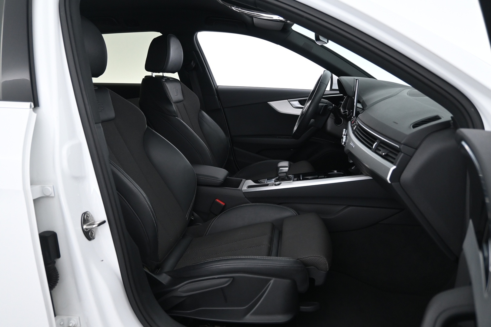 AUDI A4 2021