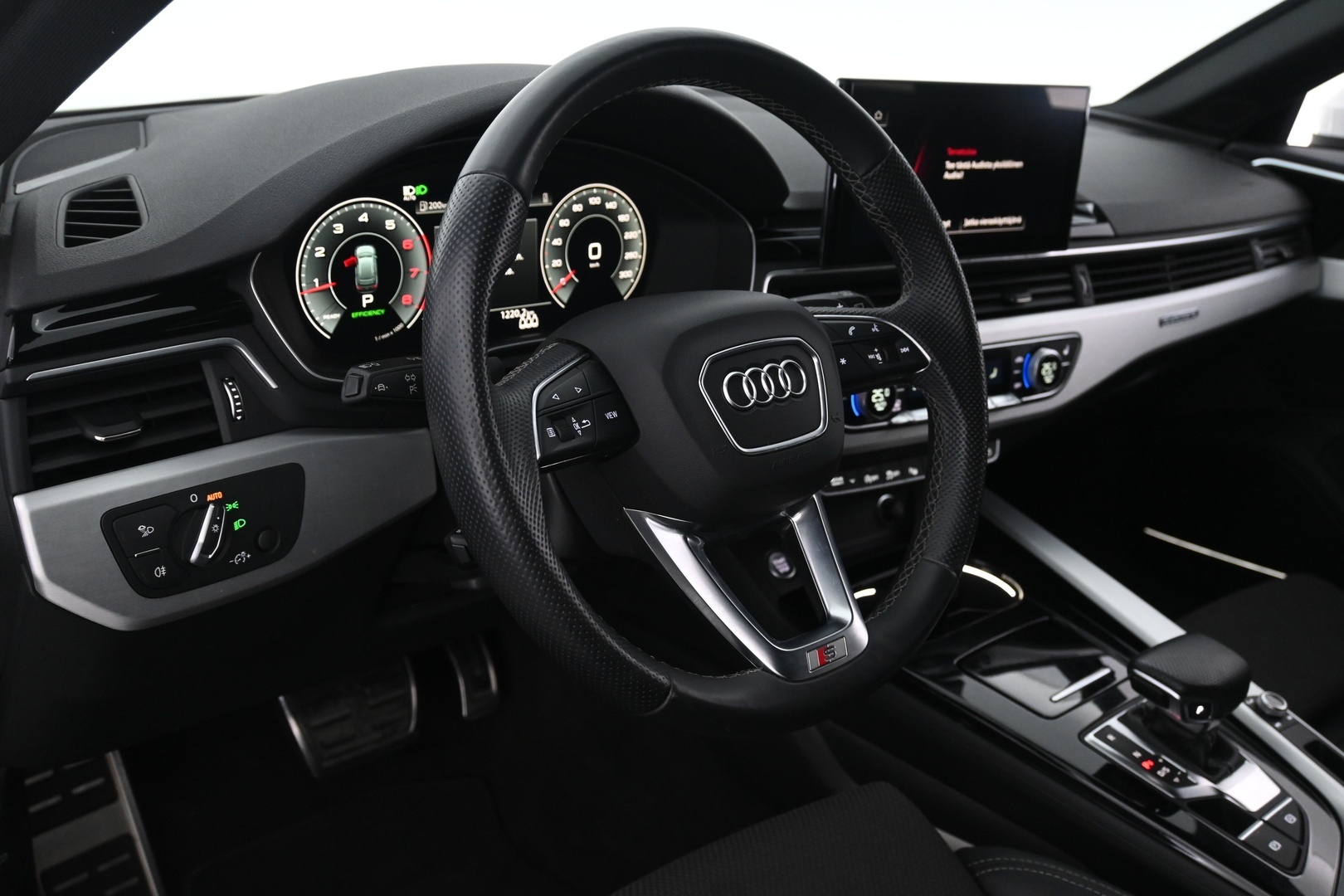 AUDI A4 2021