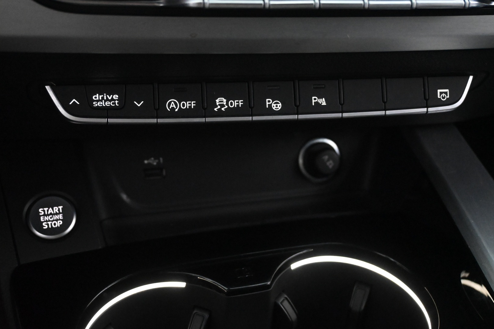 AUDI A4 2021