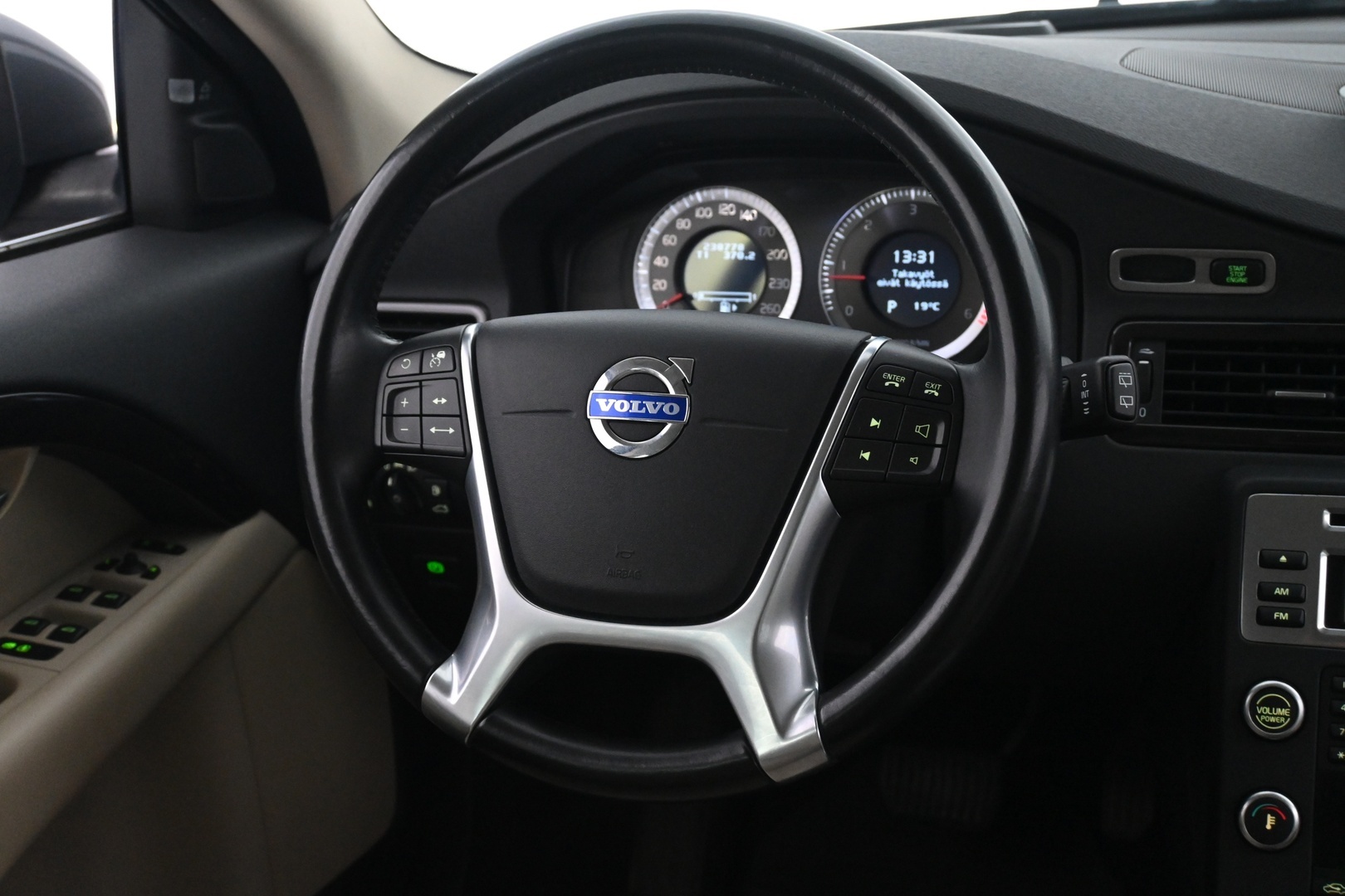 VOLVO V70 2010