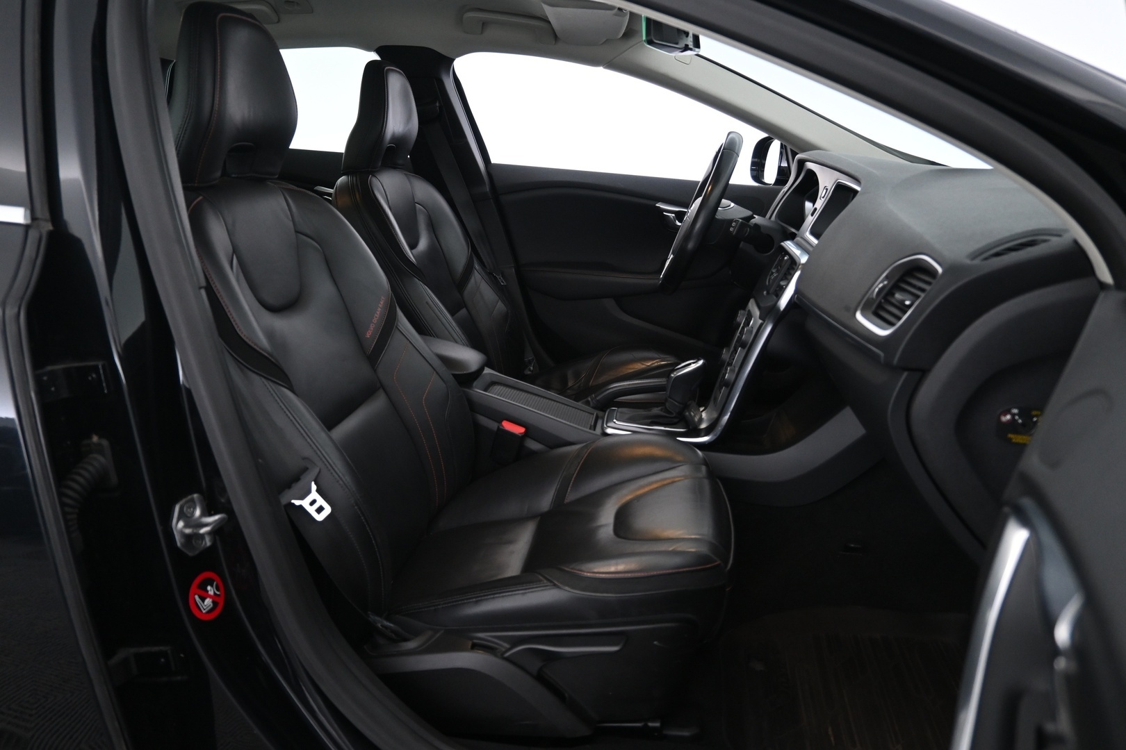 VOLVO V40 2015