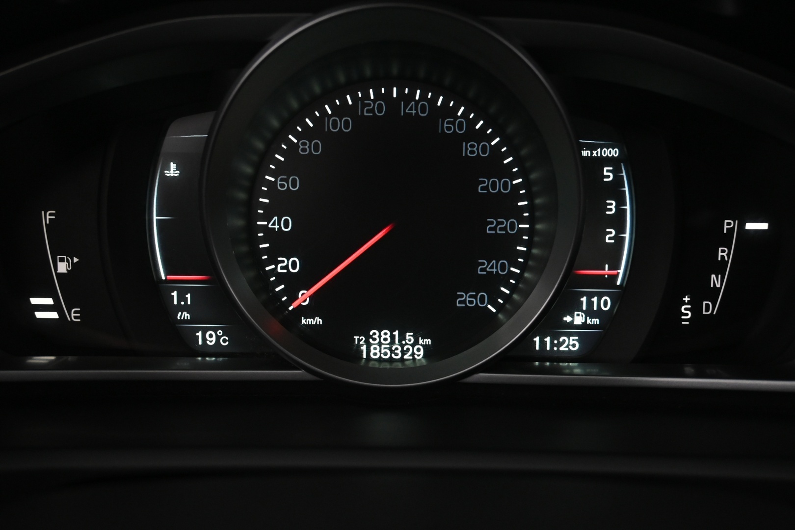 VOLVO V40 2015