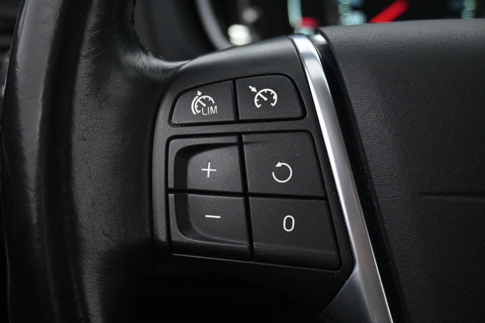VOLVO V40 2015