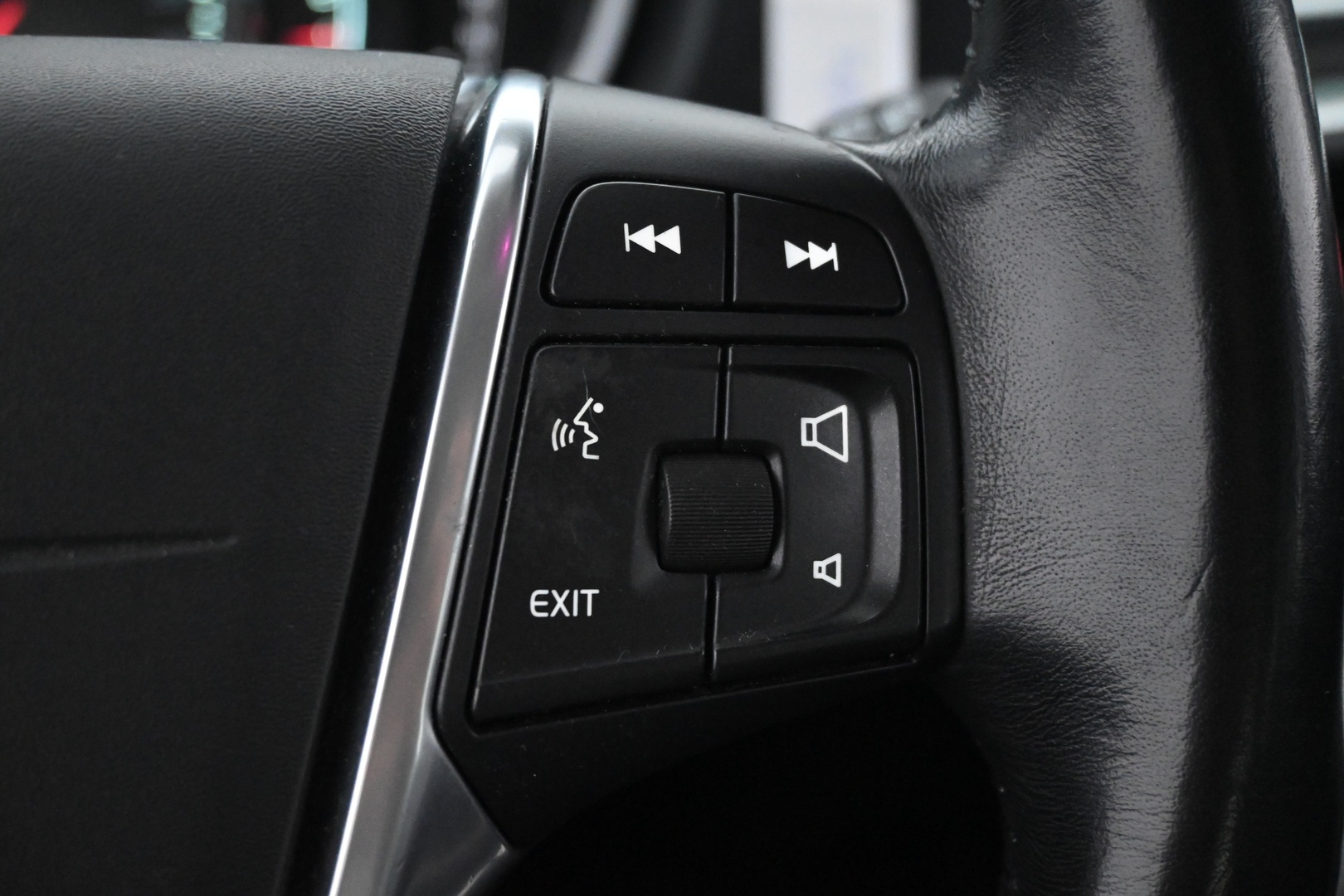 VOLVO V40 2015