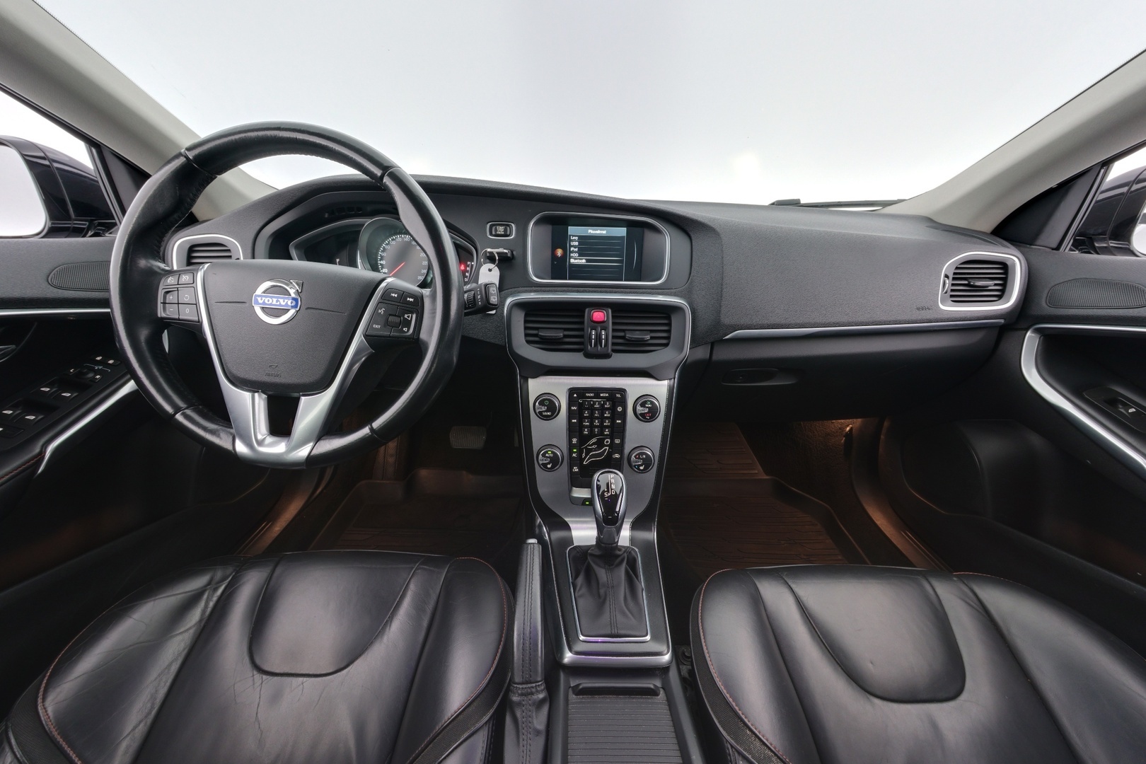 VOLVO V40 2015