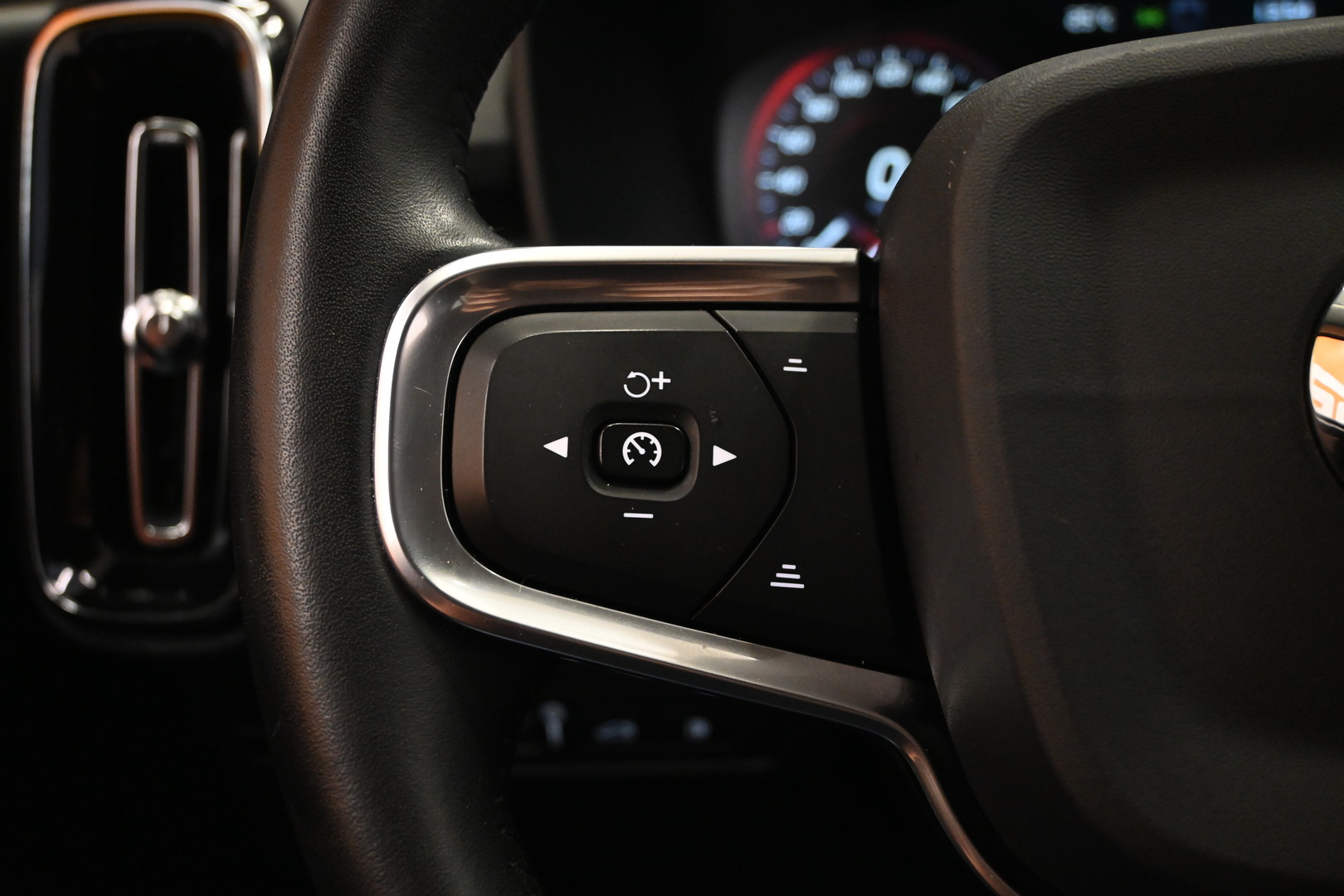 VOLVO XC40 2020