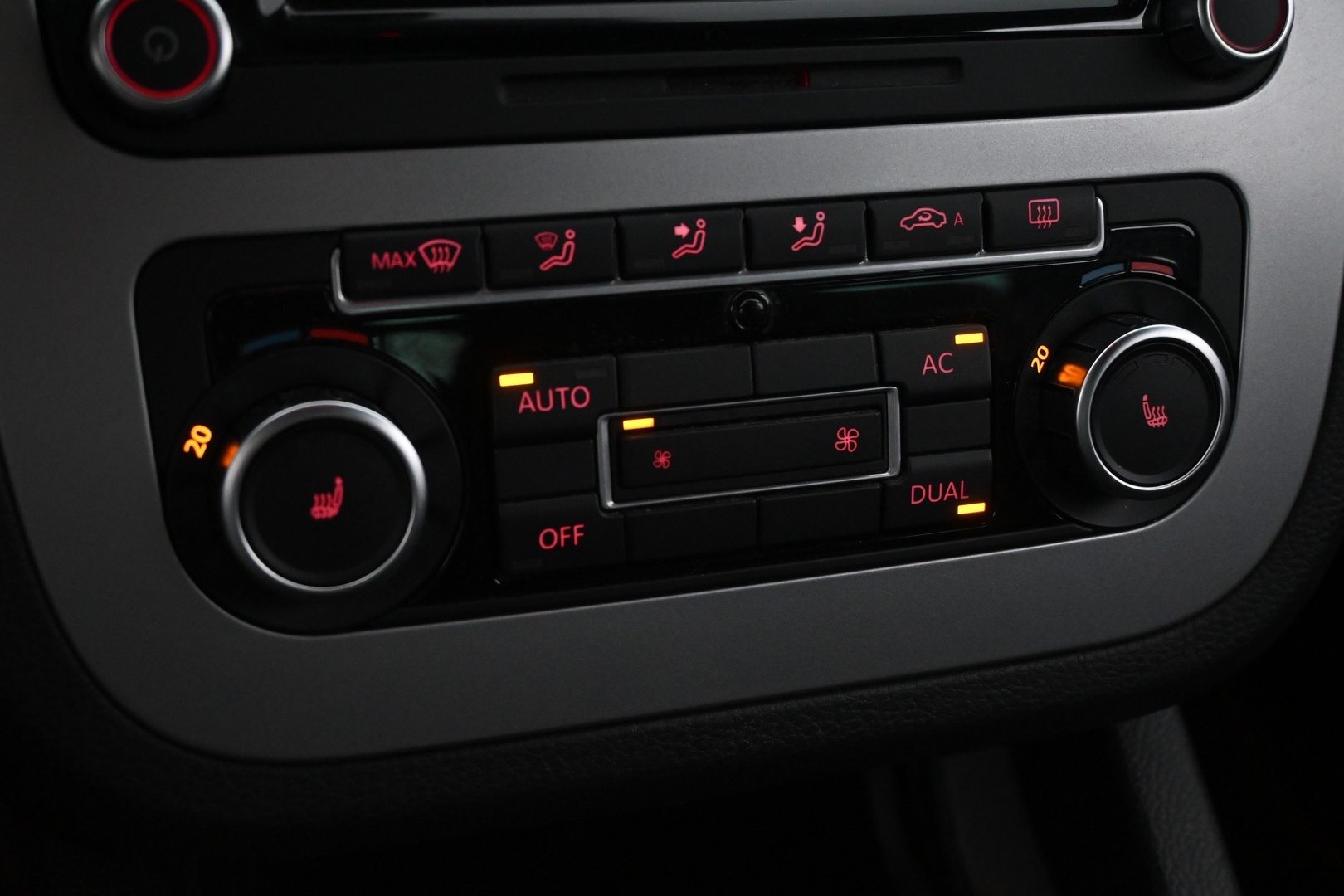 VOLKSWAGEN Scirocco 2010