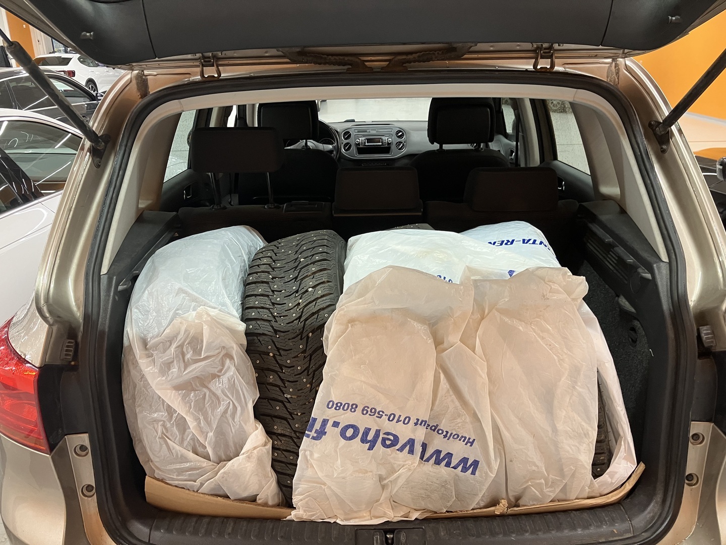 VOLKSWAGEN Tiguan 2012
