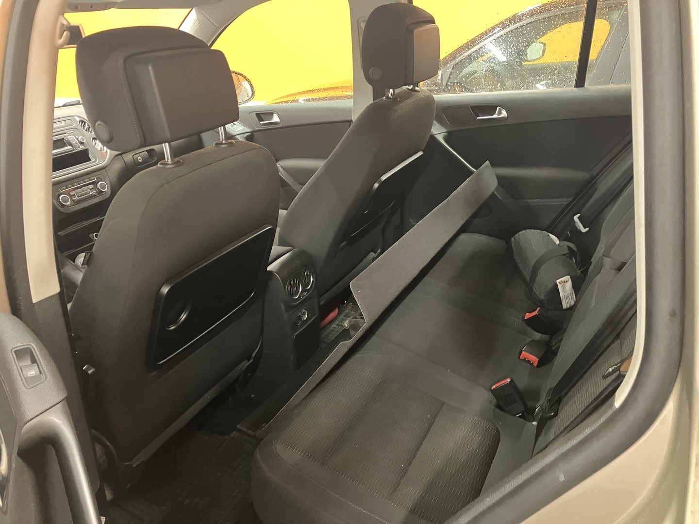 VOLKSWAGEN Tiguan 2012