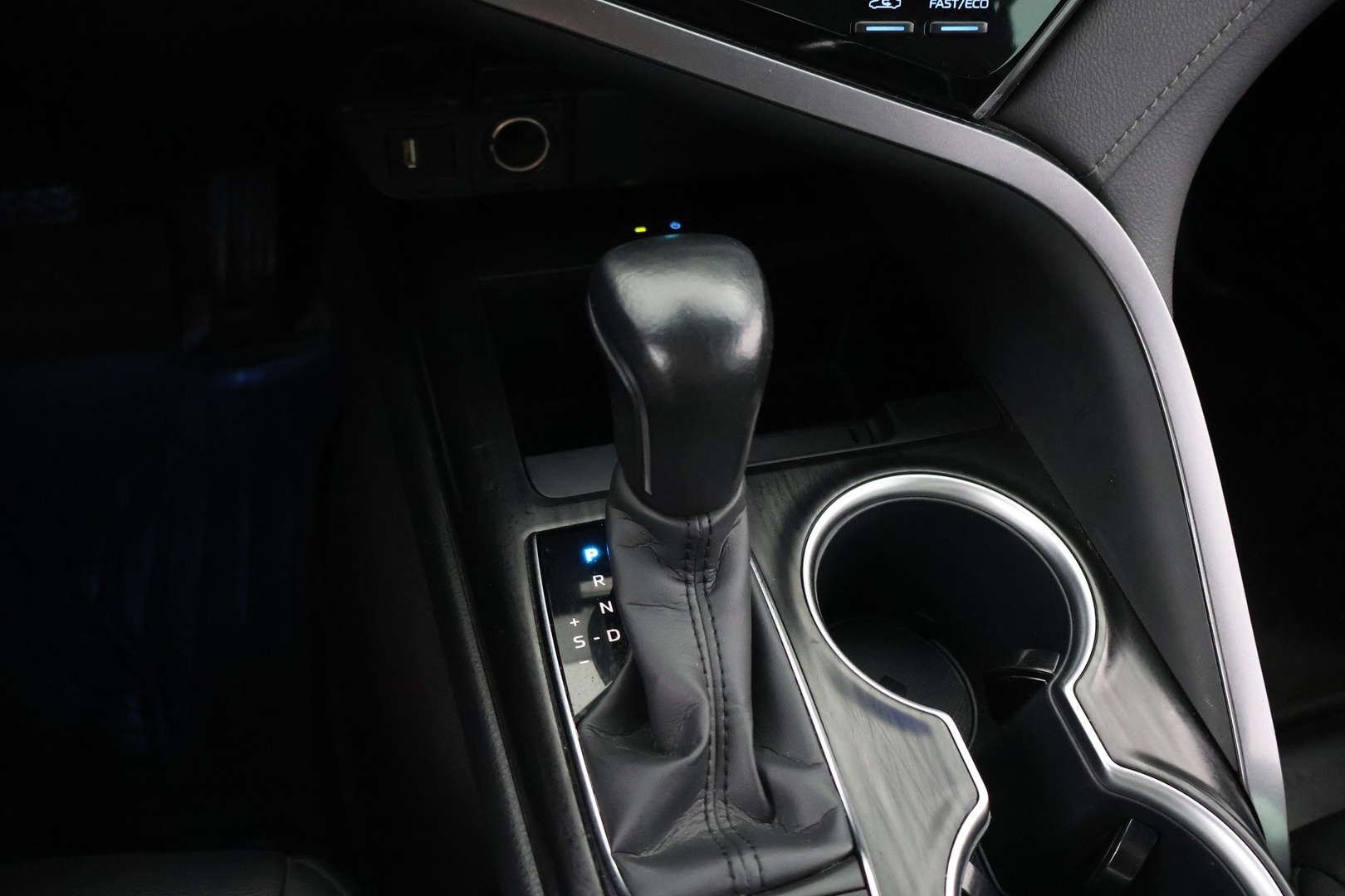 TOYOTA Camry 2023