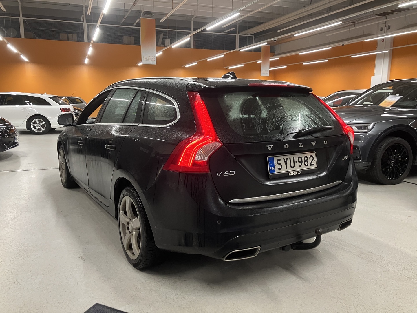 VOLVO V60 2016