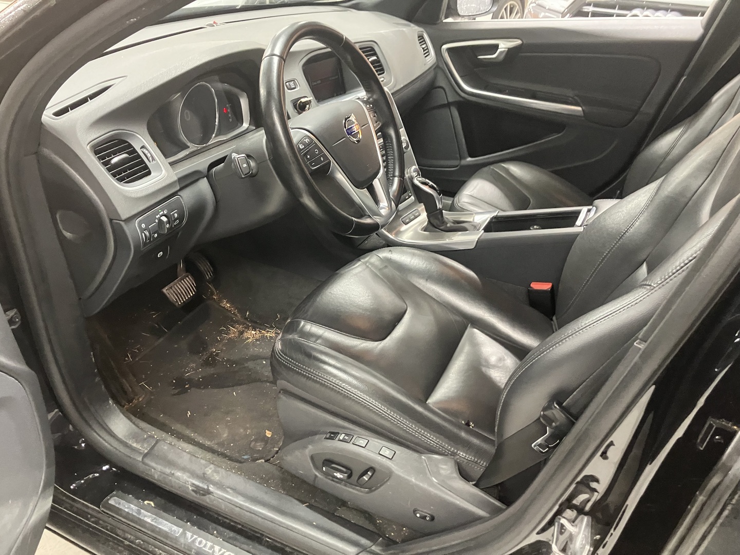 VOLVO V60 2016