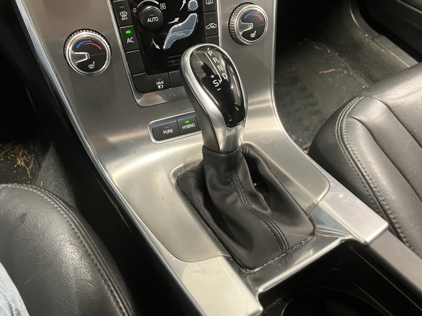 VOLVO V60 2016
