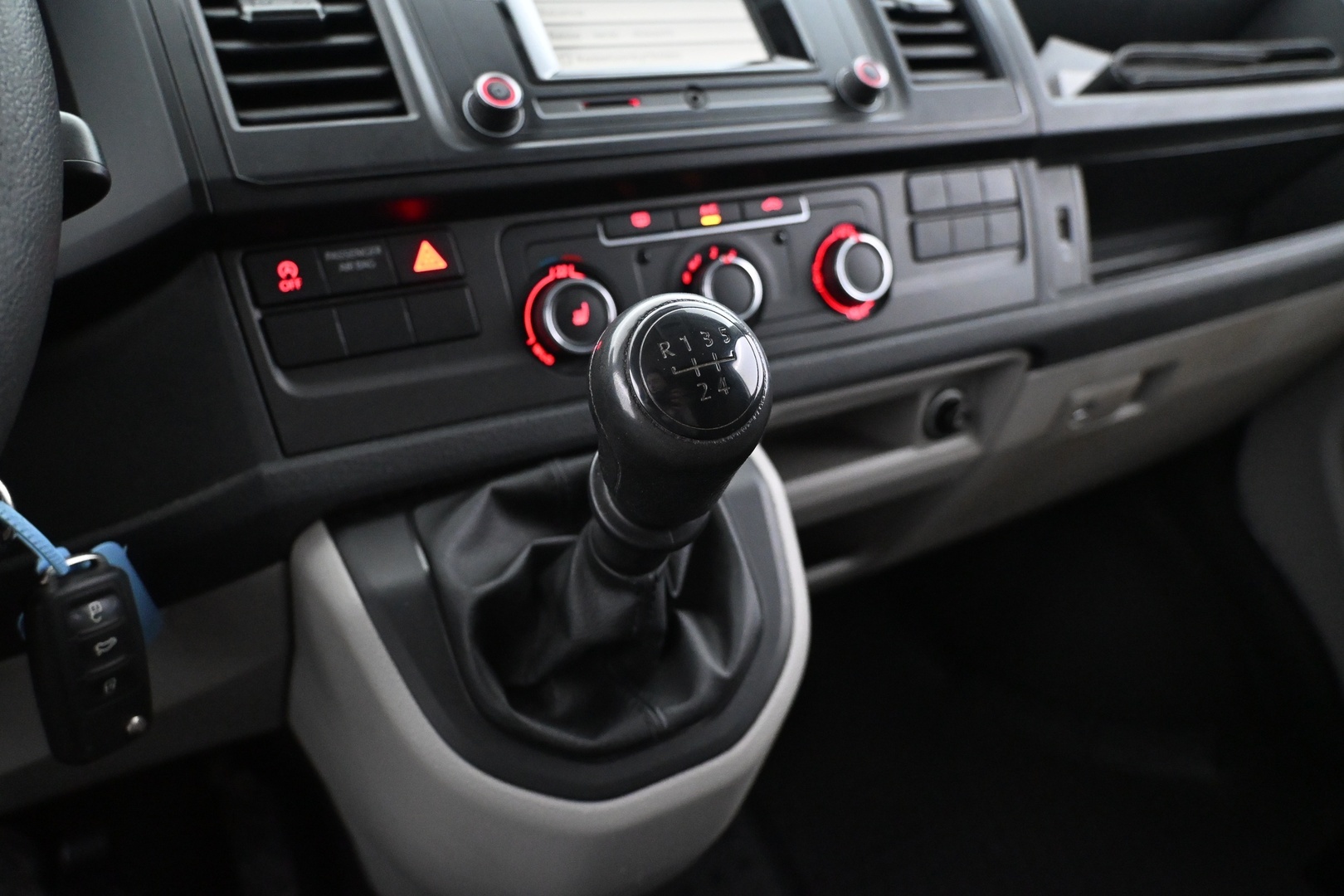 VOLKSWAGEN Transporter 2018