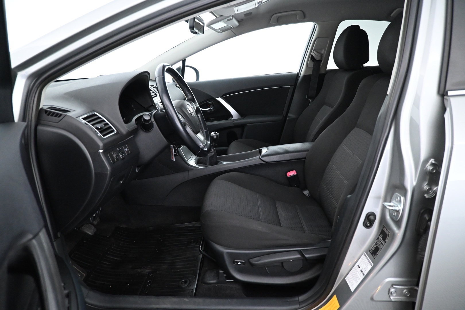 TOYOTA Avensis 2012