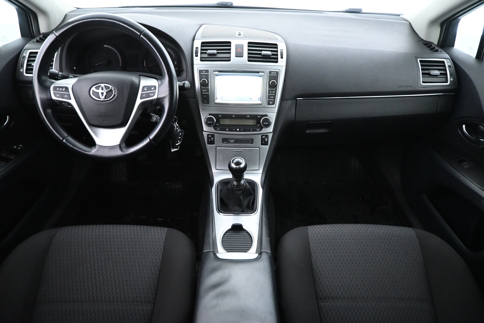 TOYOTA Avensis 2012