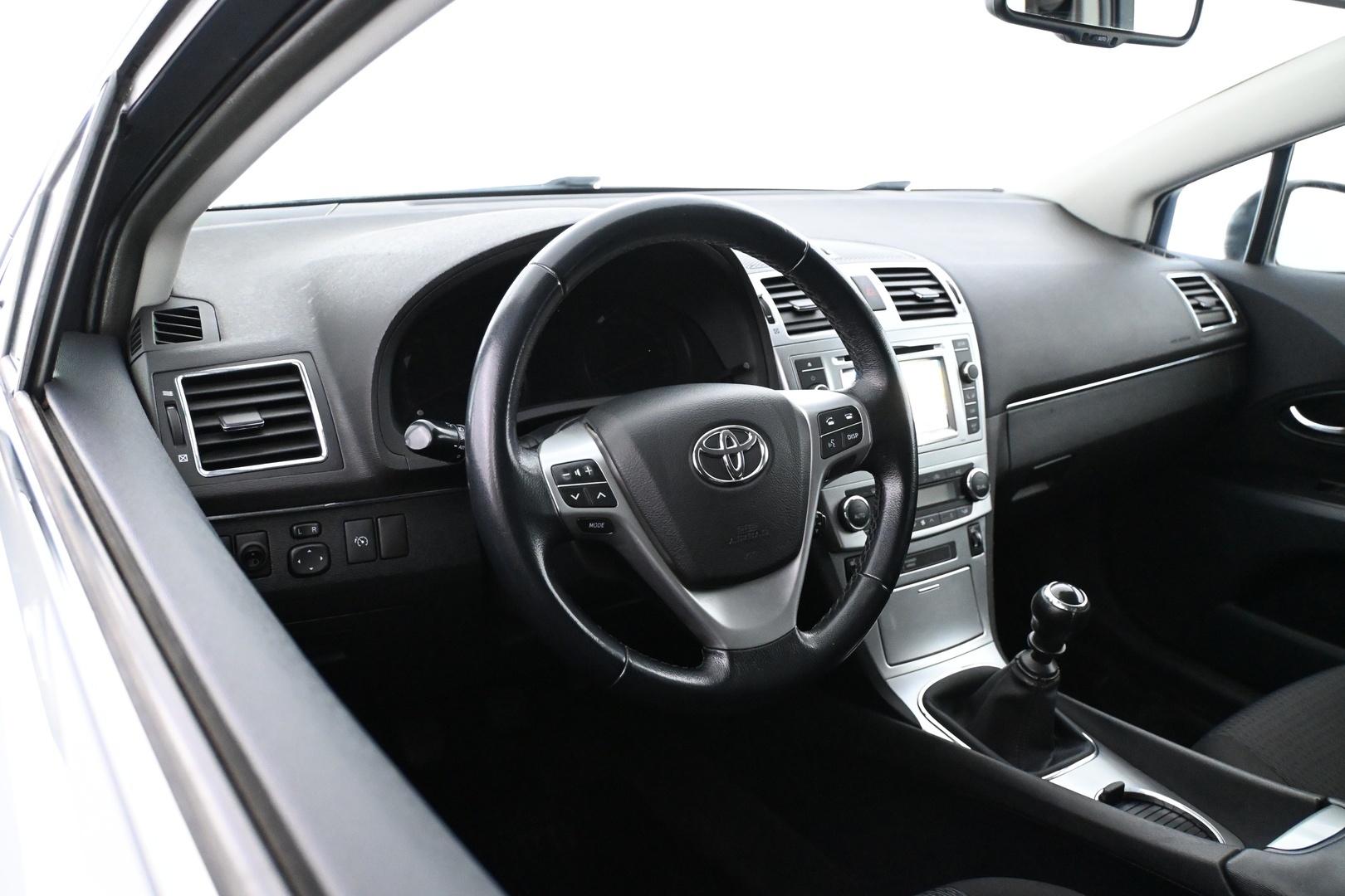 TOYOTA Avensis 2012