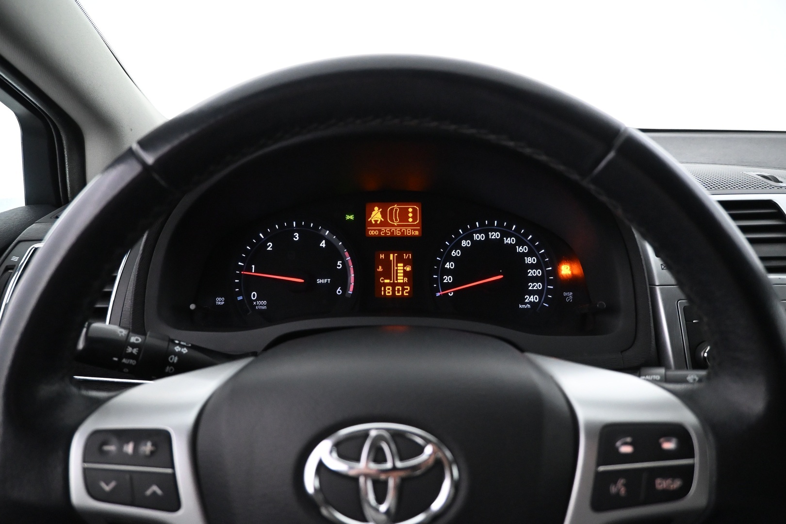 TOYOTA Avensis 2012