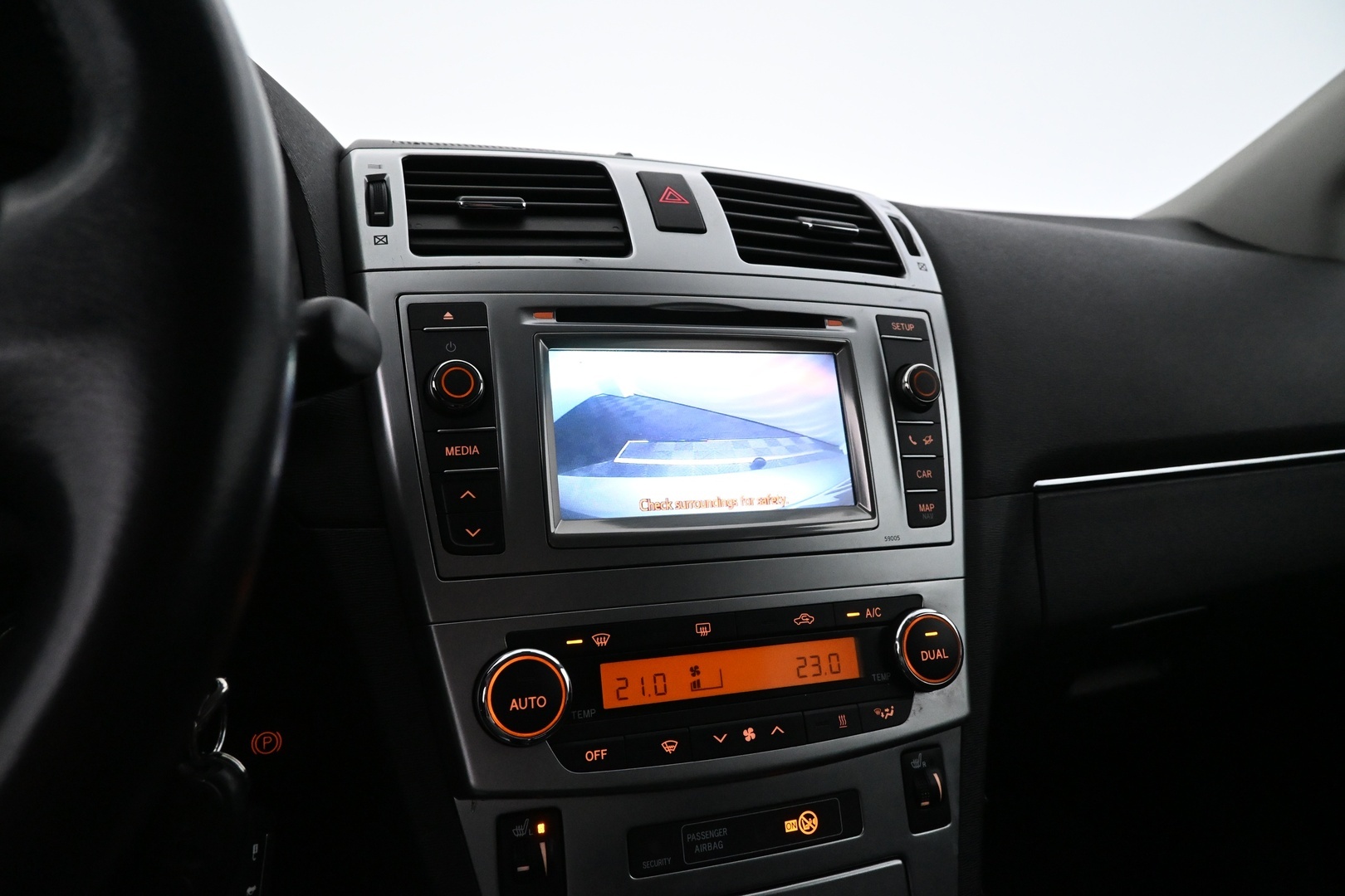 TOYOTA Avensis 2012
