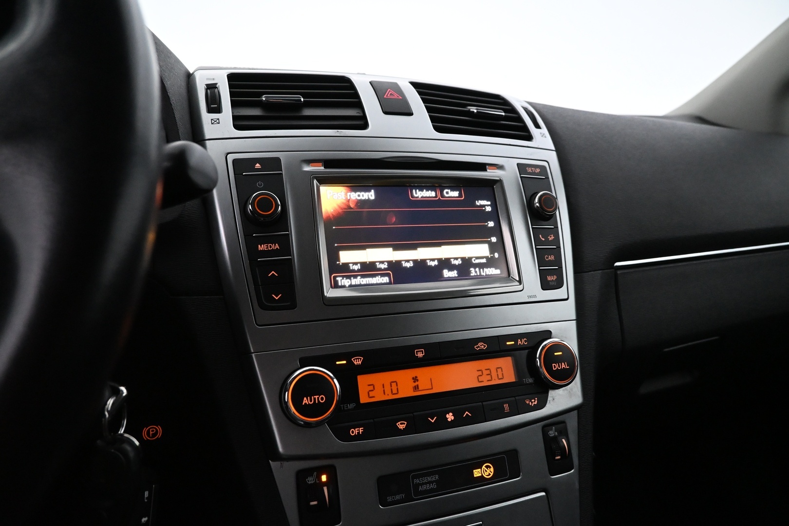TOYOTA Avensis 2012