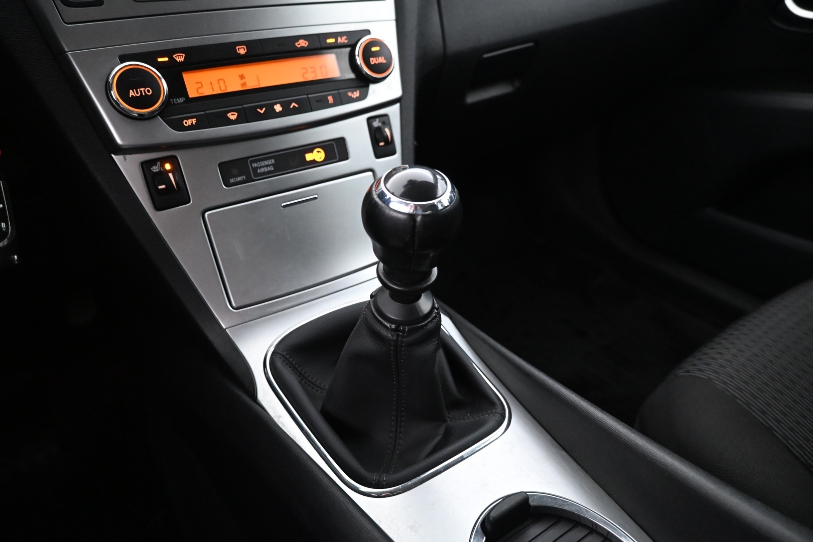 TOYOTA Avensis 2012