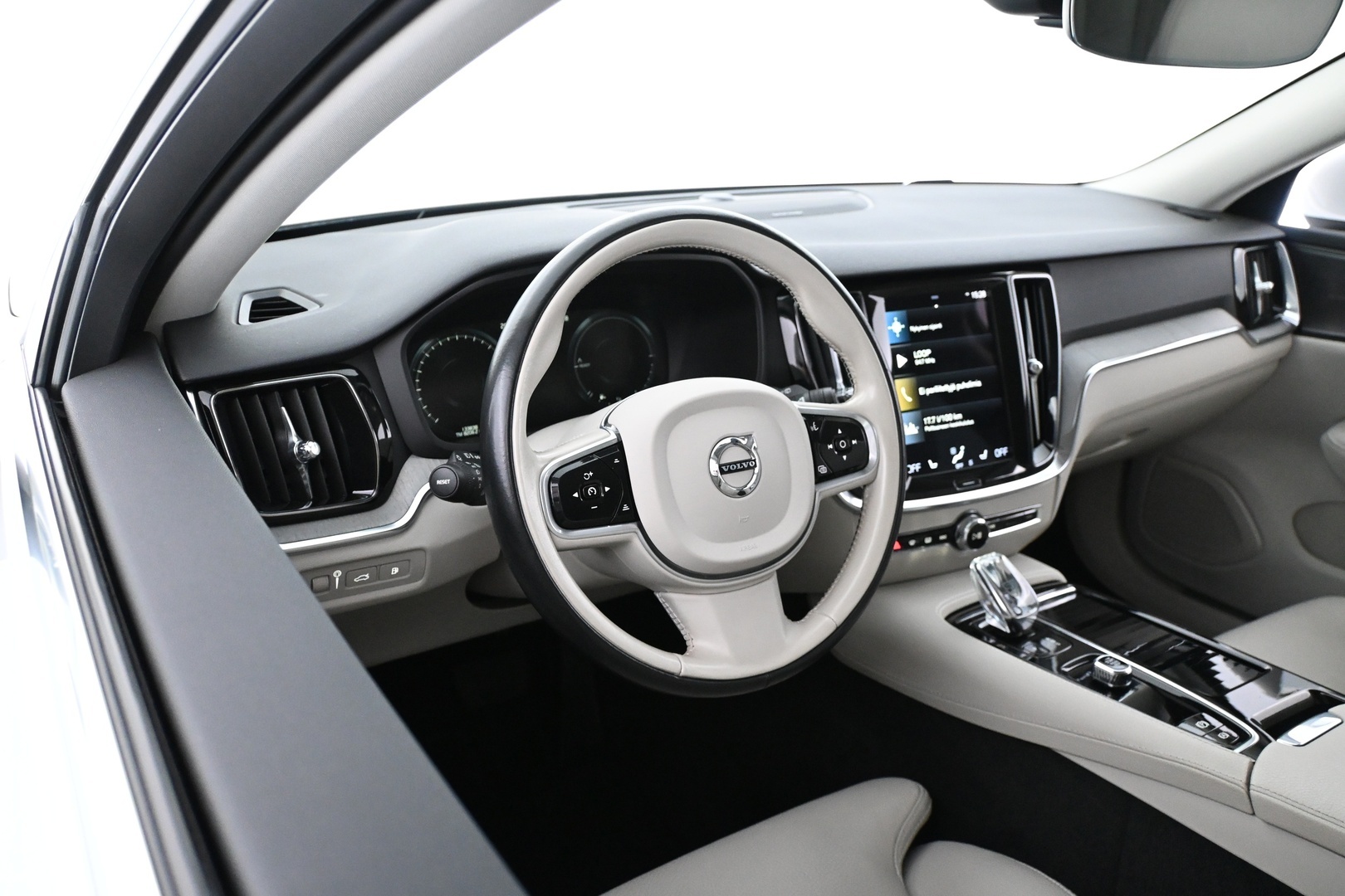 VOLVO V60 2022