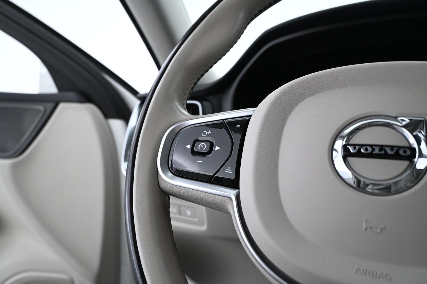 VOLVO V60 2022