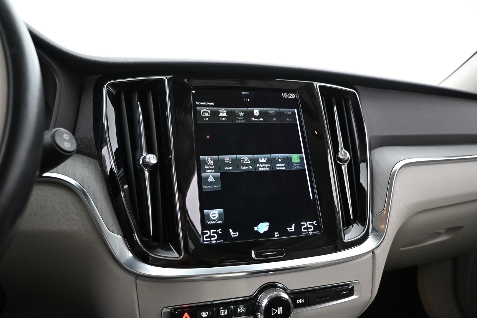 VOLVO V60 2022