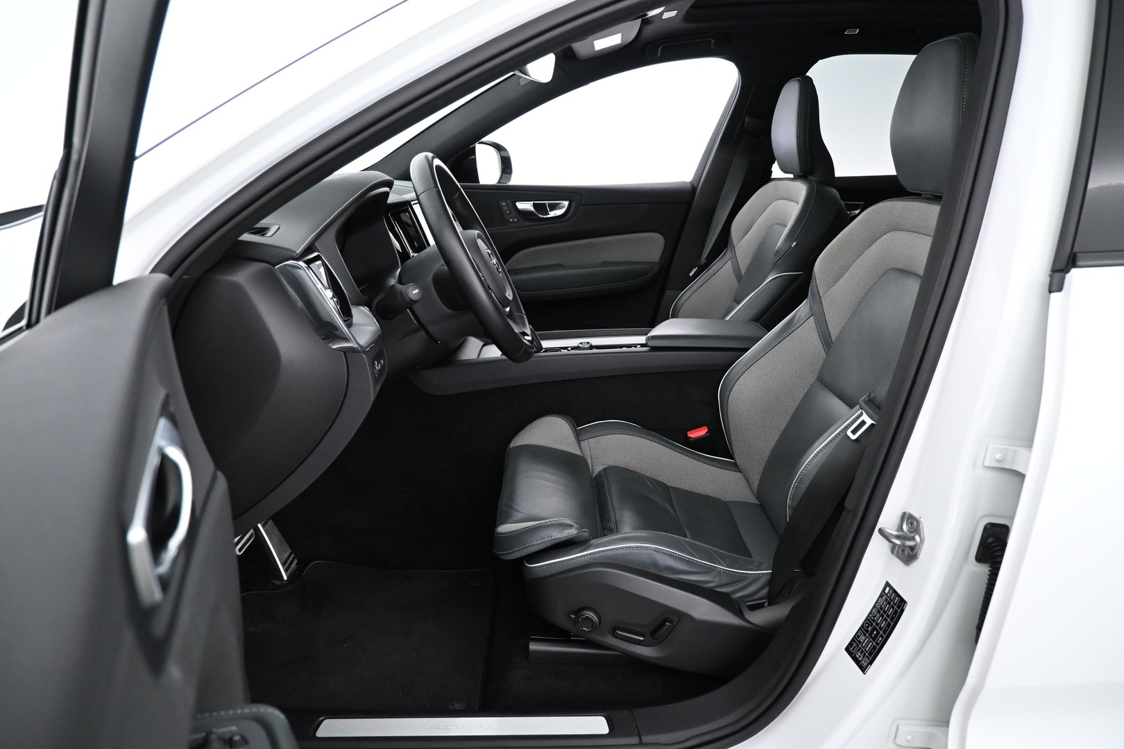 VOLVO XC60 2022
