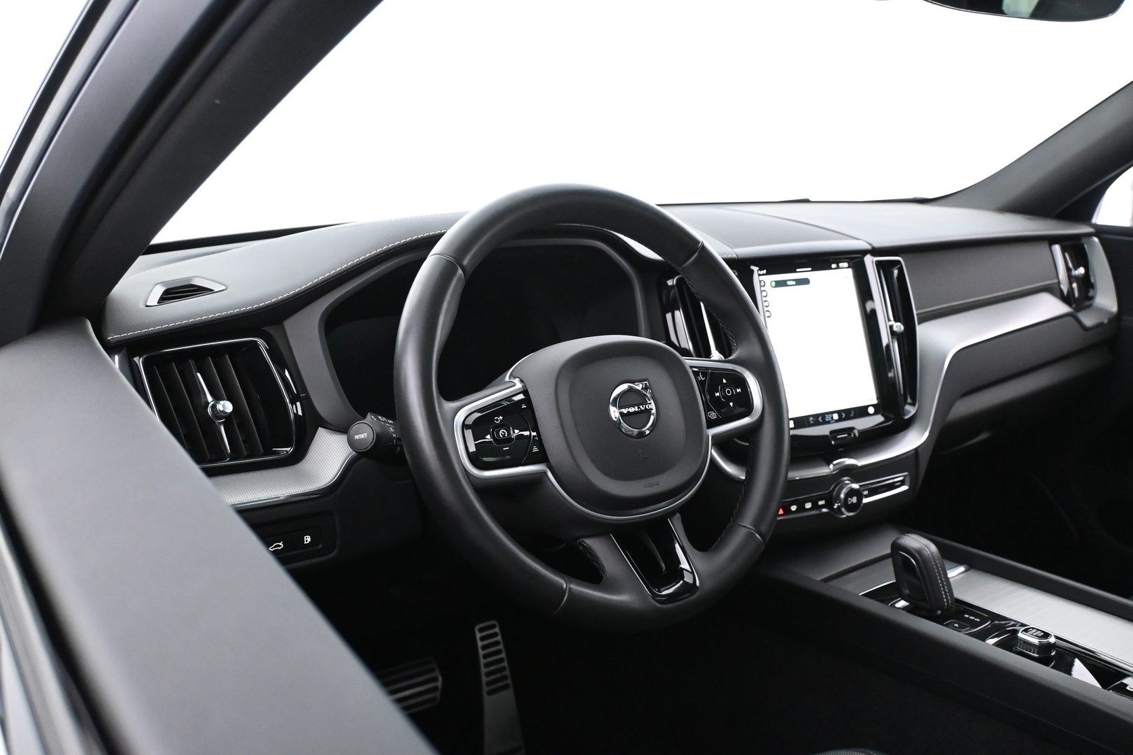 VOLVO XC60 2022