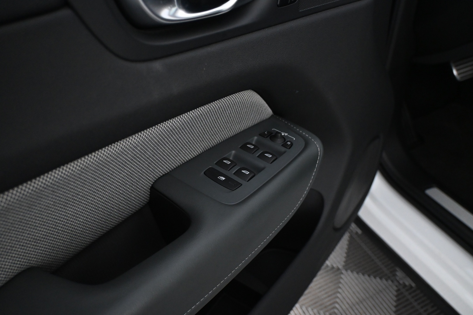 VOLVO XC60 2022