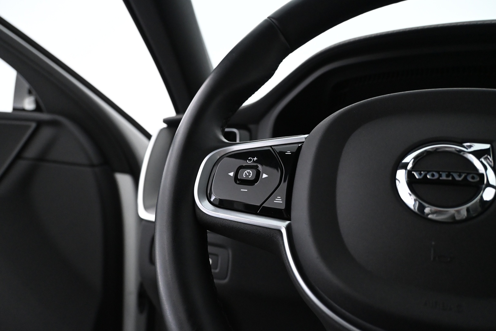 VOLVO XC60 2022