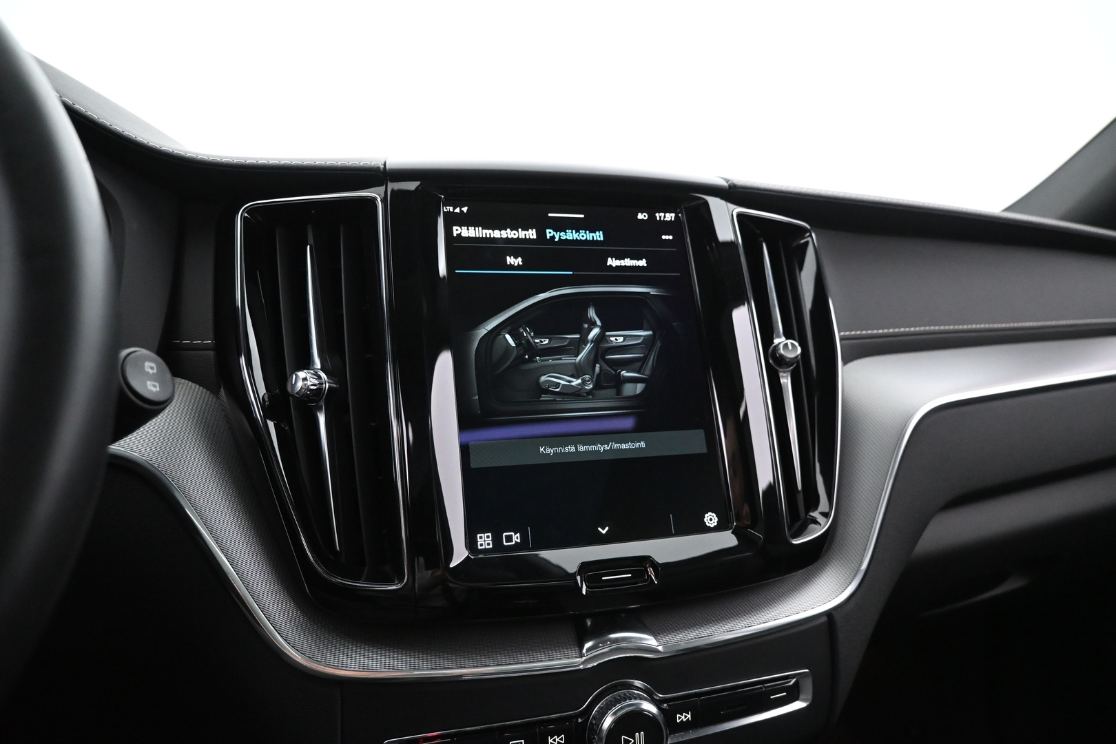 VOLVO XC60 2022
