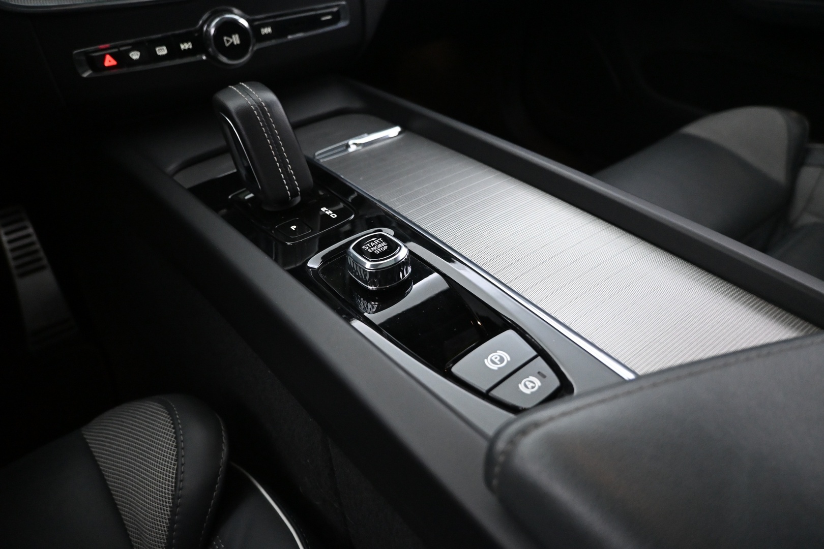 VOLVO XC60 2022