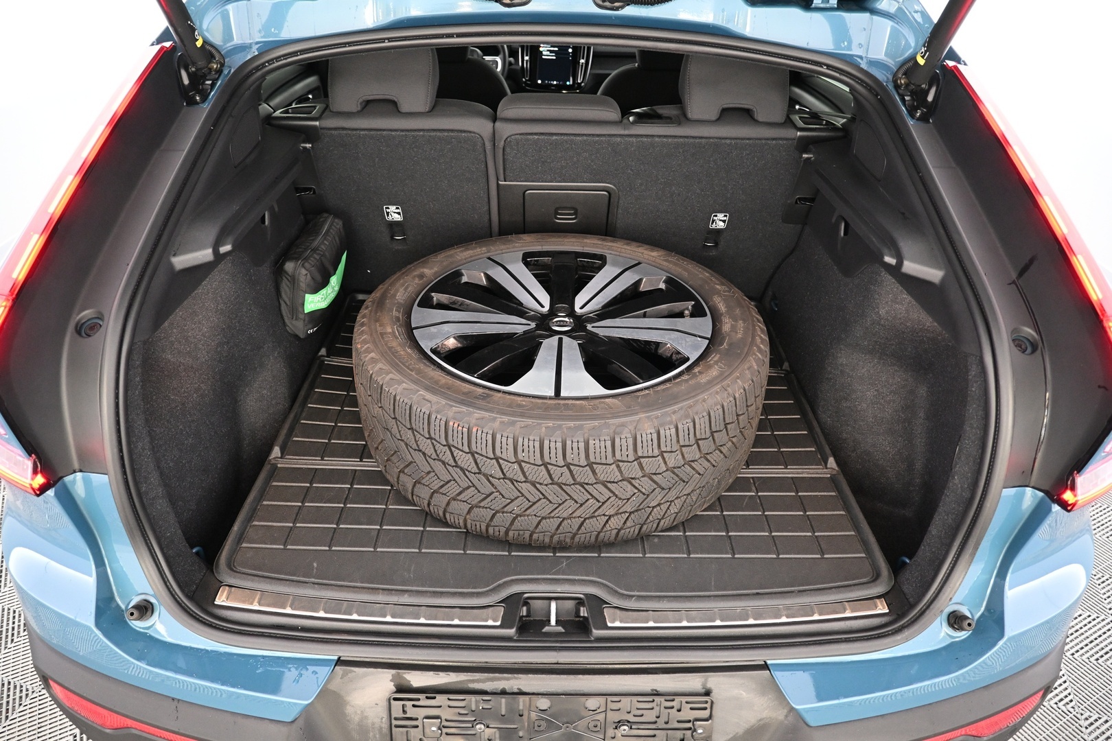 VOLVO C40 2023