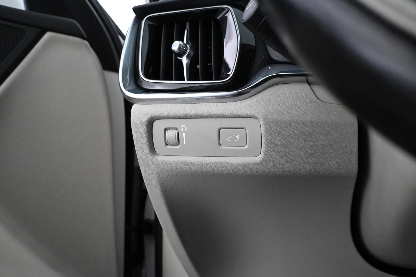 VOLVO V60 2020