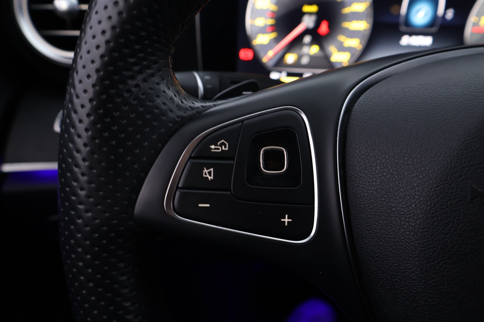 MERCEDES-BENZ E 2017