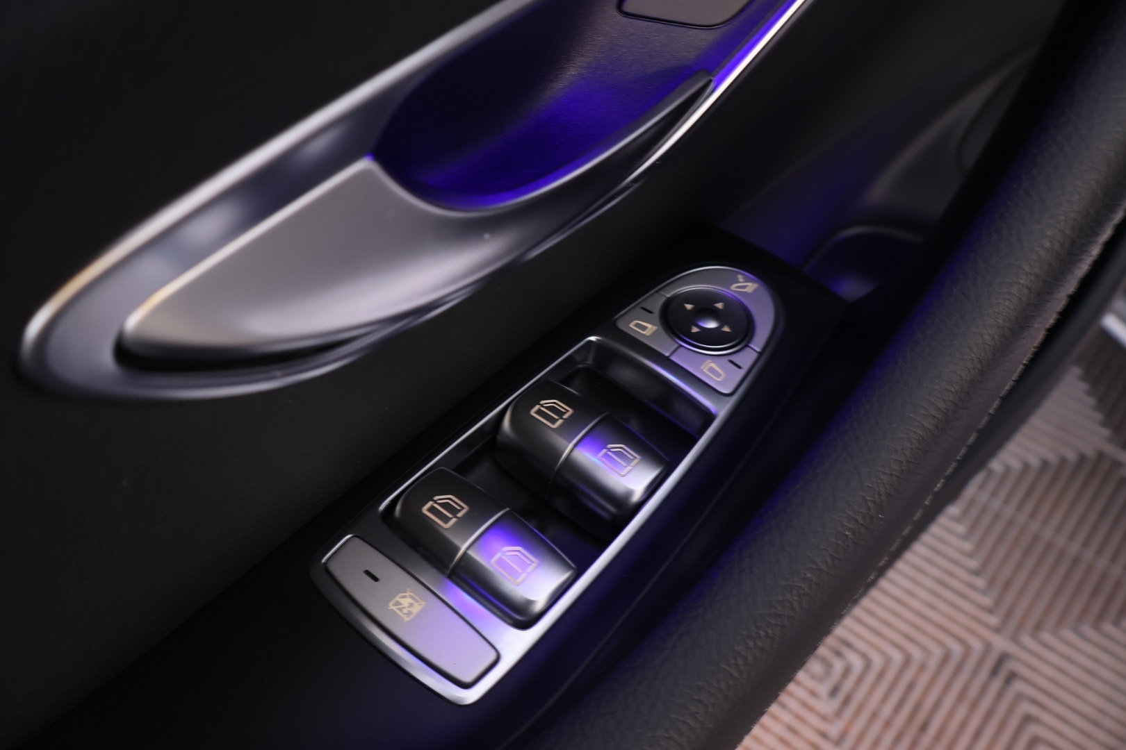 MERCEDES-BENZ E 2017