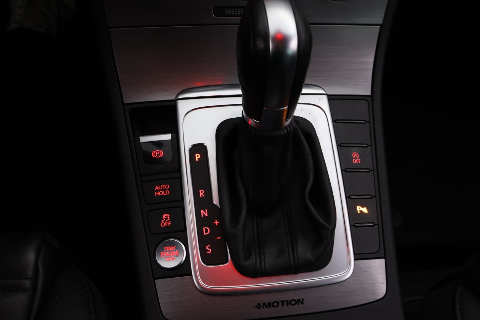 VOLKSWAGEN Passat 2014