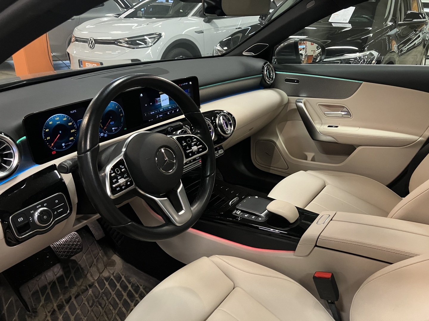 MERCEDES-BENZ A 2022