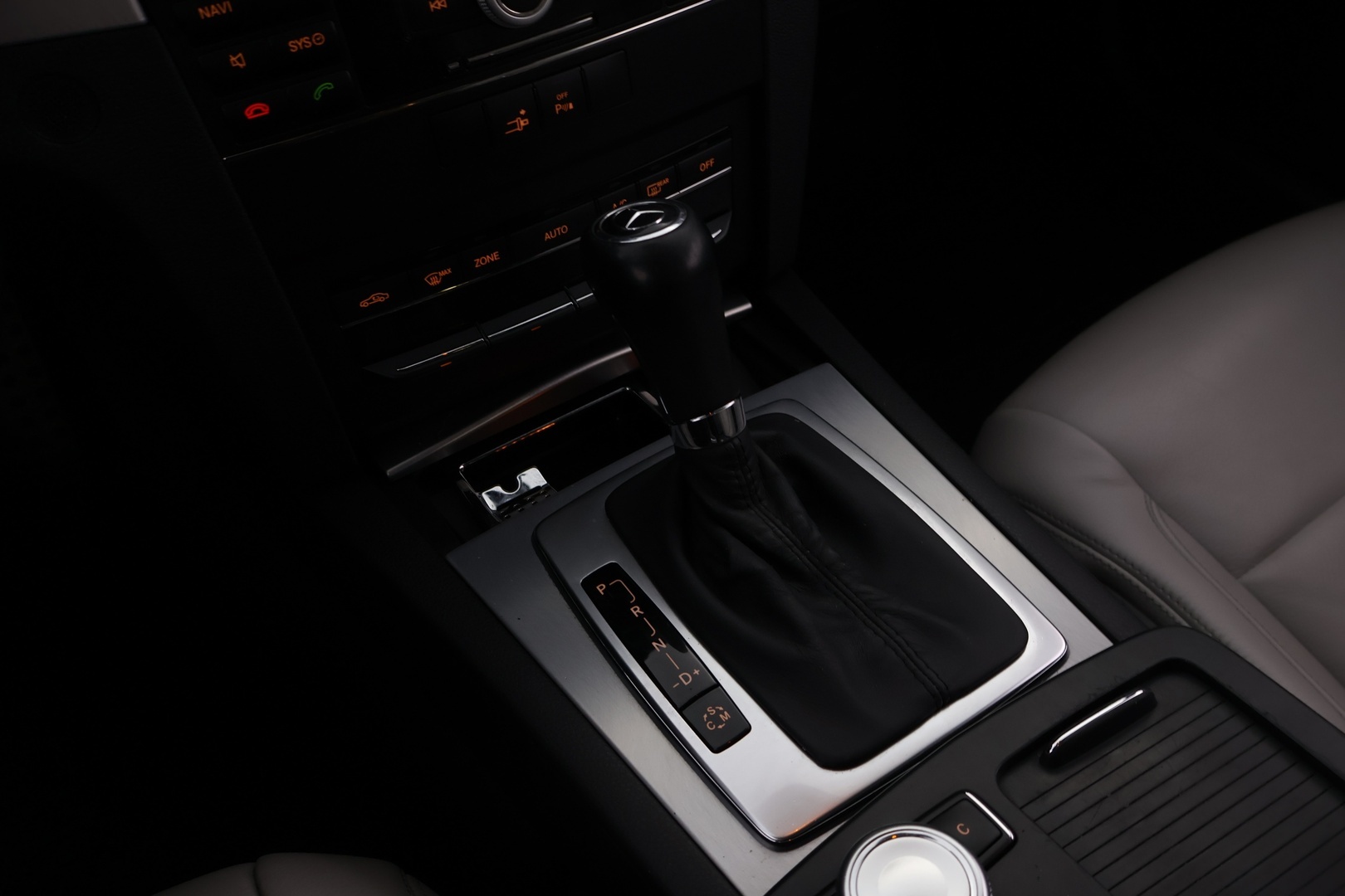 MERCEDES-BENZ E 2010