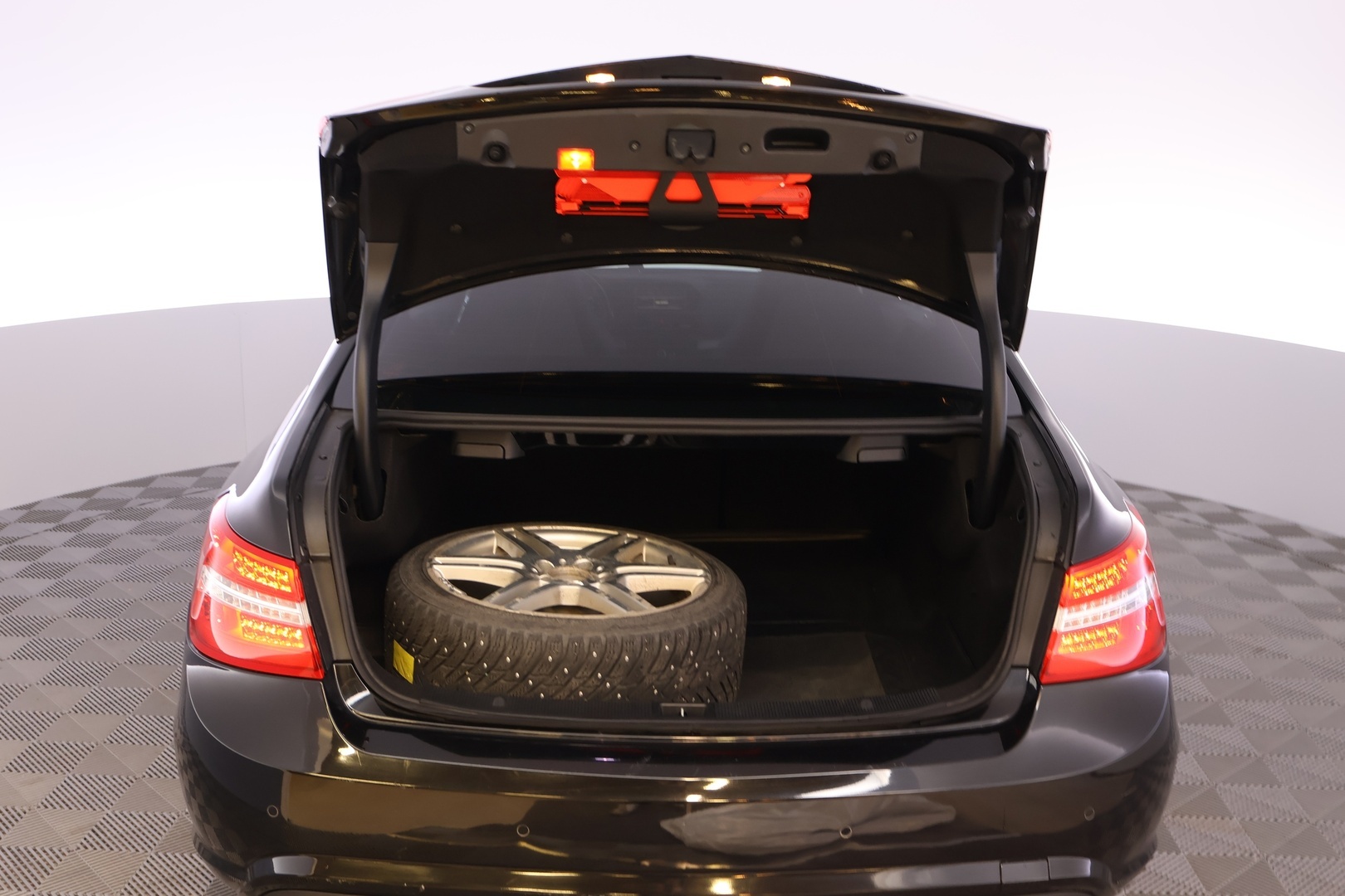 MERCEDES-BENZ E 2010