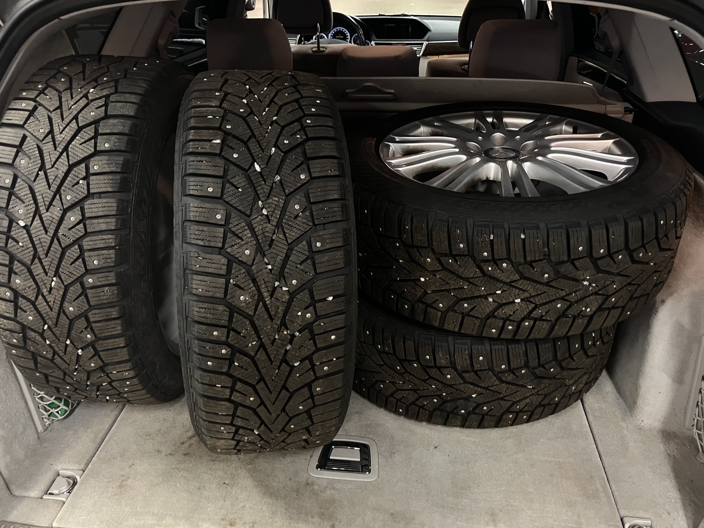 MERCEDES-BENZ E 2012